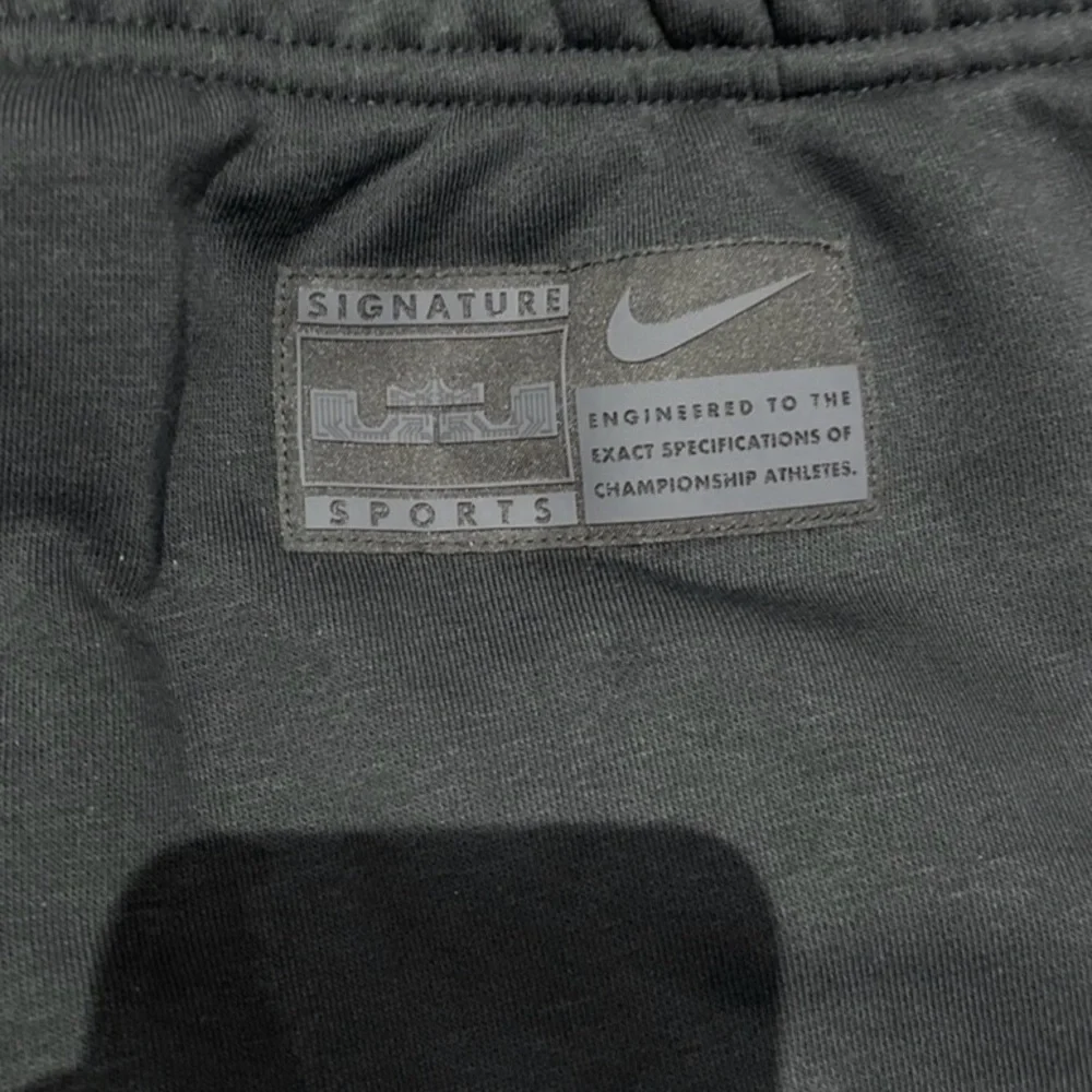 🔥 Nike LeBron Standard Issue Therma-FIT Tearaway Trousers – XL – Black – NWT